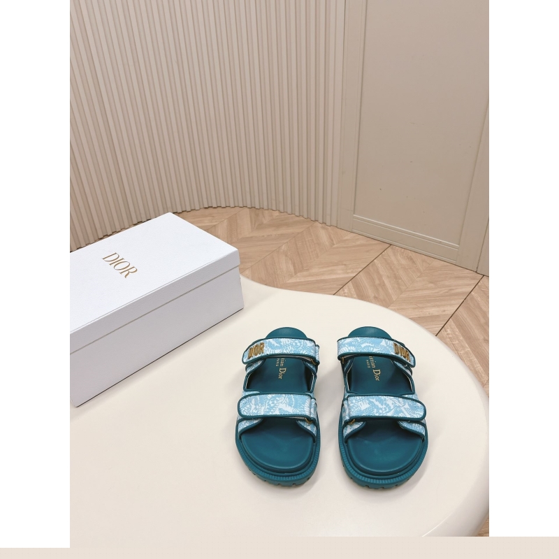 ch**an D*or sandals